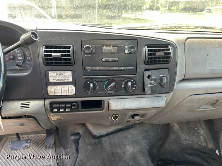 image for item NM9839 2006 Ford F350 Super Duty utility bed pickup truck