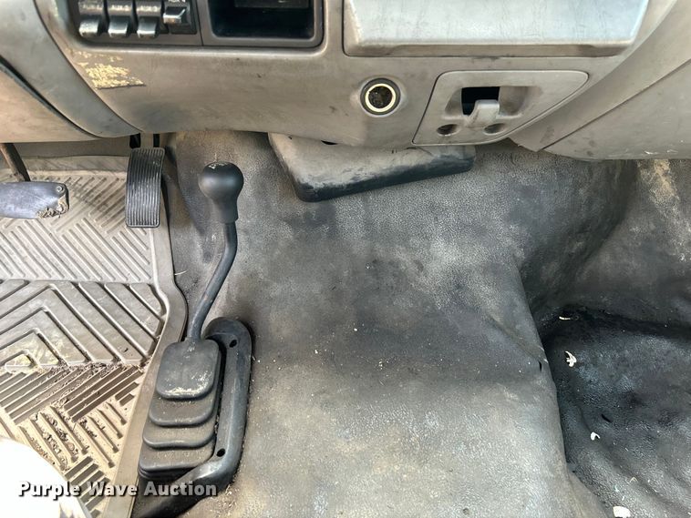 image for item NM9839 2006 Ford F350 Super Duty utility bed pickup truck
