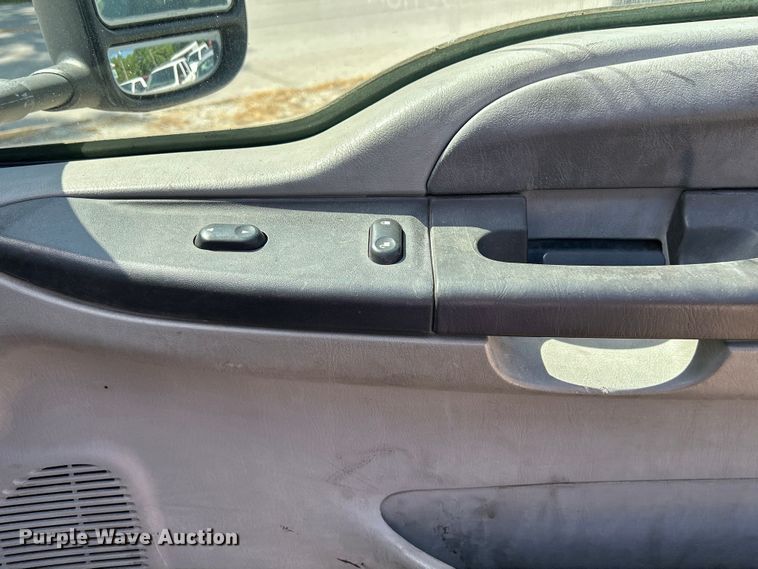 image for item NM9839 2006 Ford F350 Super Duty utility bed pickup truck
