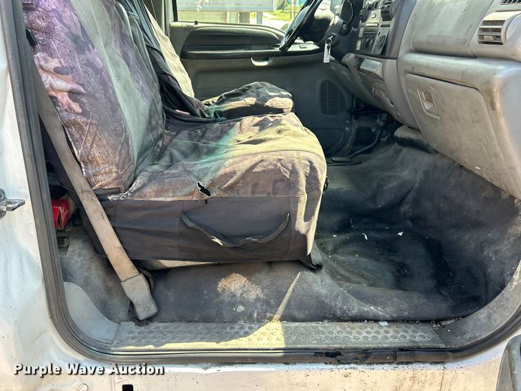image for item NM9839 2006 Ford F350 Super Duty utility bed pickup truck
