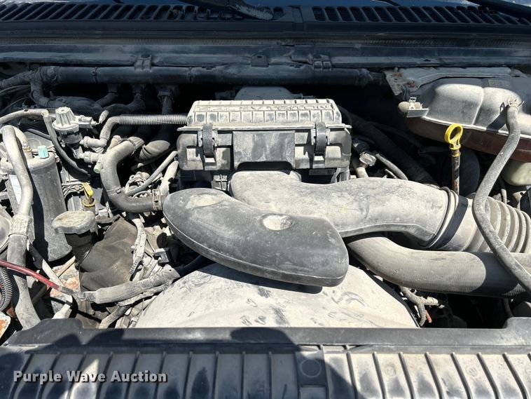 image for item NM9839 2006 Ford F350 Super Duty utility bed pickup truck