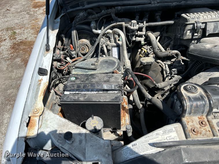 image for item NM9839 2006 Ford F350 Super Duty utility bed pickup truck
