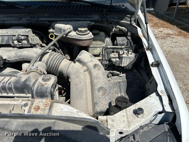 image for item NM9839 2006 Ford F350 Super Duty utility bed pickup truck