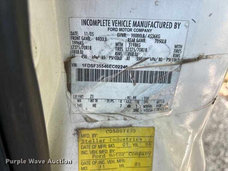 image for item NM9839 2006 Ford F350 Super Duty utility bed pickup truck
