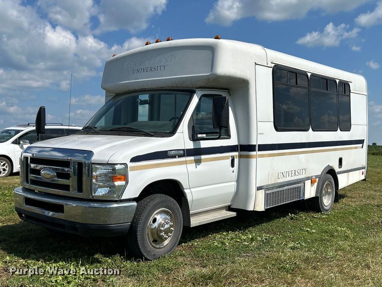 2009 Ford E-450 shuttle bus