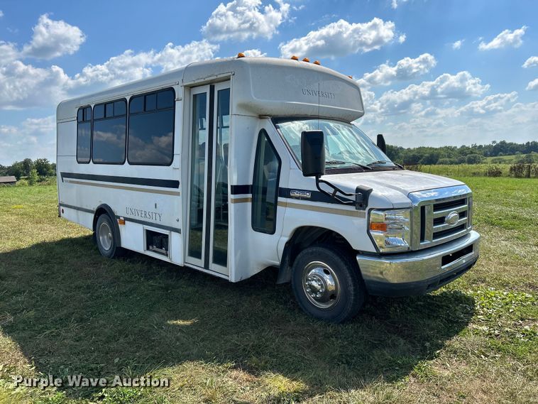 image for item NM9840 2009 Ford E-450 shuttle bus