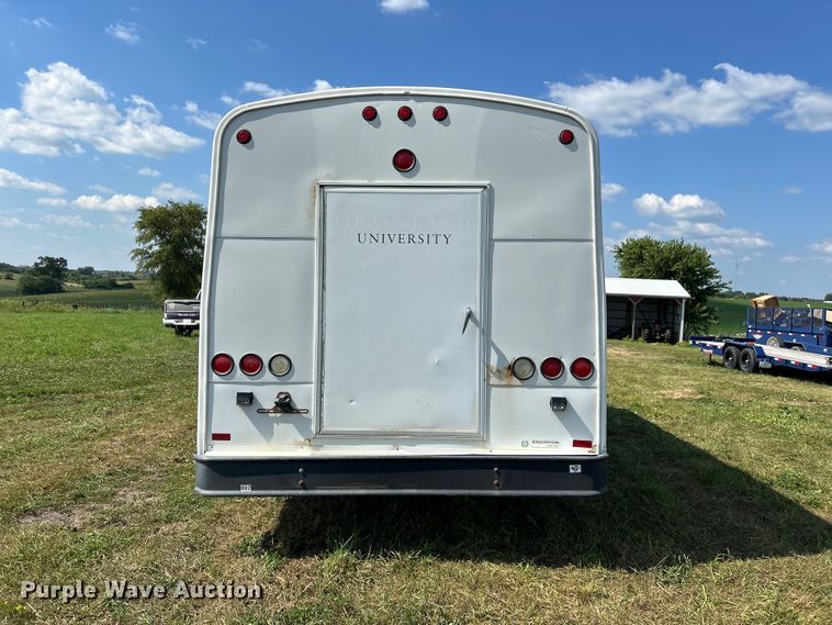 image for item NM9840 2009 Ford E-450 shuttle bus
