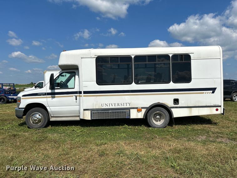 image for item NM9840 2009 Ford E-450 shuttle bus
