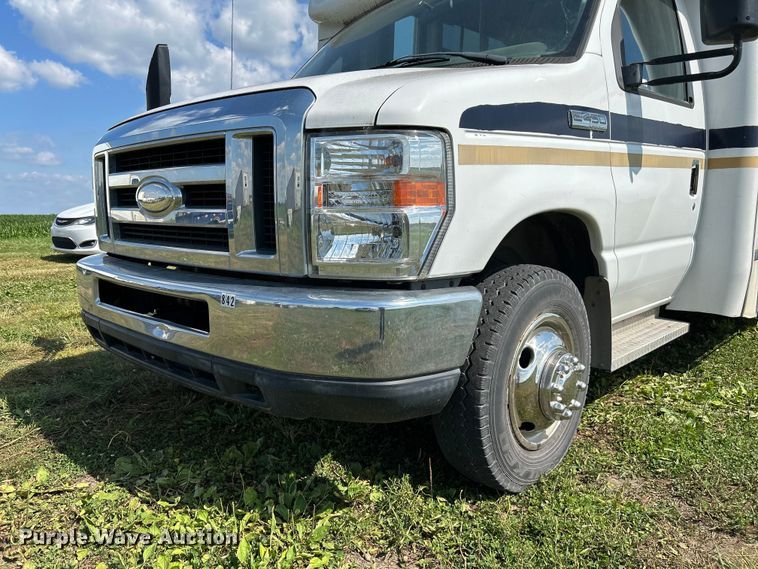 image for item NM9840 2009 Ford E-450 shuttle bus