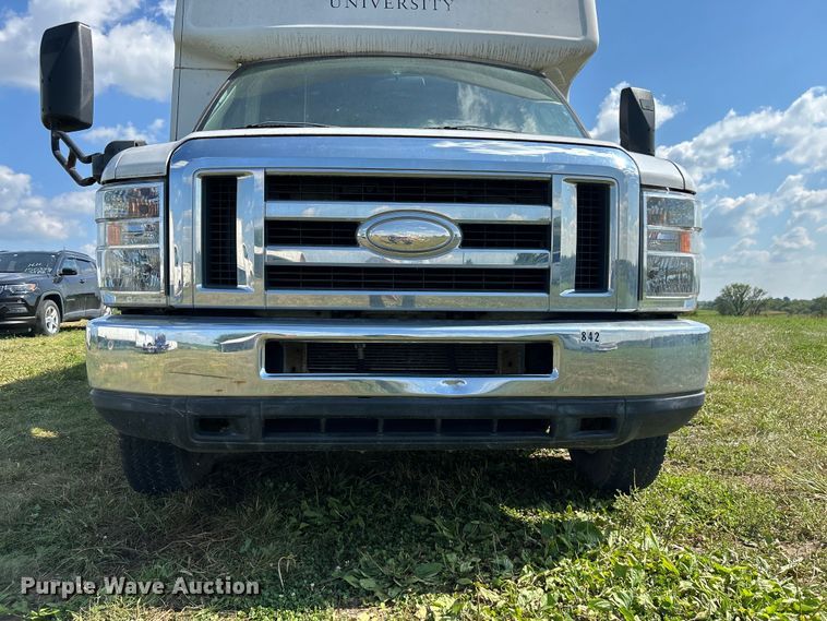 image for item NM9840 2009 Ford E-450 shuttle bus