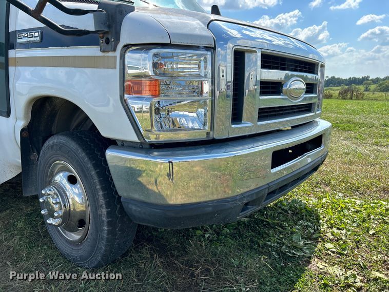 image for item NM9840 2009 Ford E-450 shuttle bus