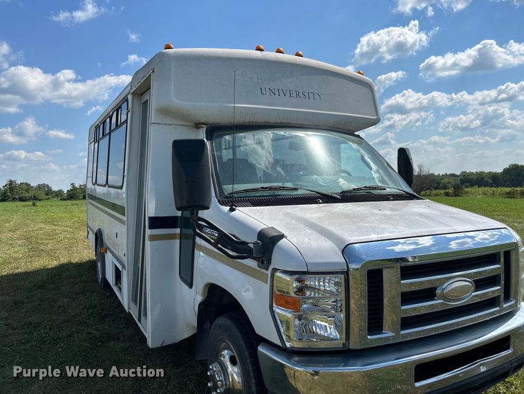 image for item NM9840 2009 Ford E-450 shuttle bus