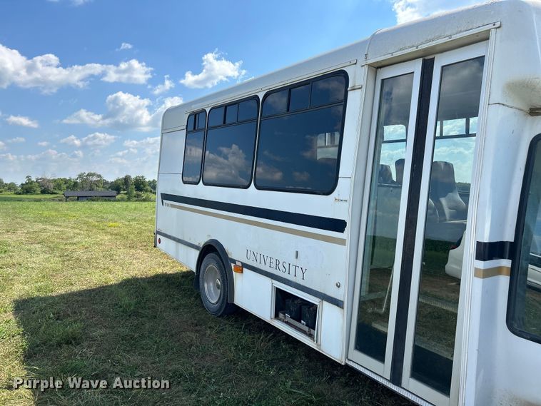 image for item NM9840 2009 Ford E-450 shuttle bus