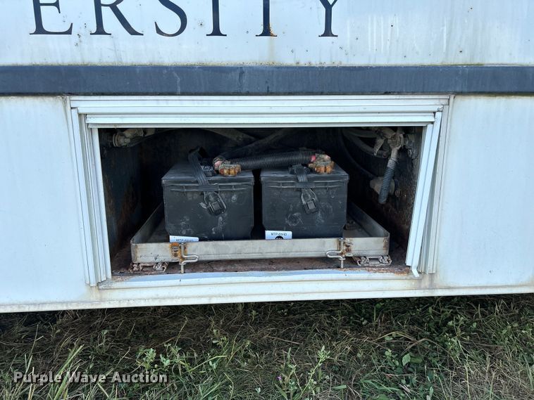 image for item NM9840 2009 Ford E-450 shuttle bus