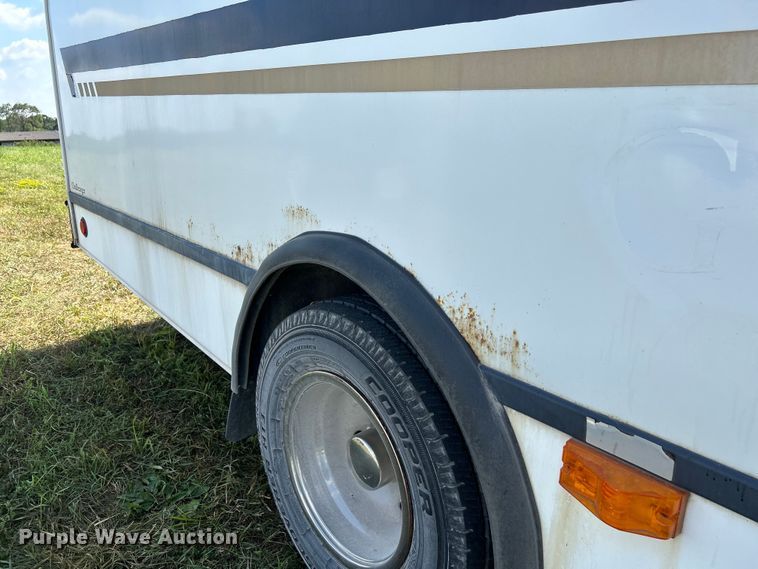 image for item NM9840 2009 Ford E-450 shuttle bus