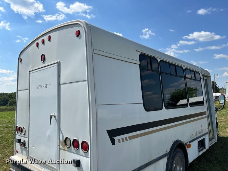 image for item NM9840 2009 Ford E-450 shuttle bus
