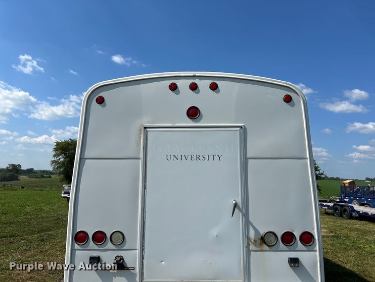 image for item NM9840 2009 Ford E-450 shuttle bus