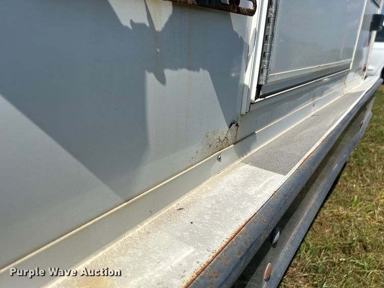 image for item NM9840 2009 Ford E-450 shuttle bus