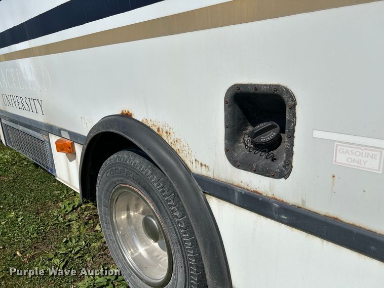 image for item NM9840 2009 Ford E-450 shuttle bus