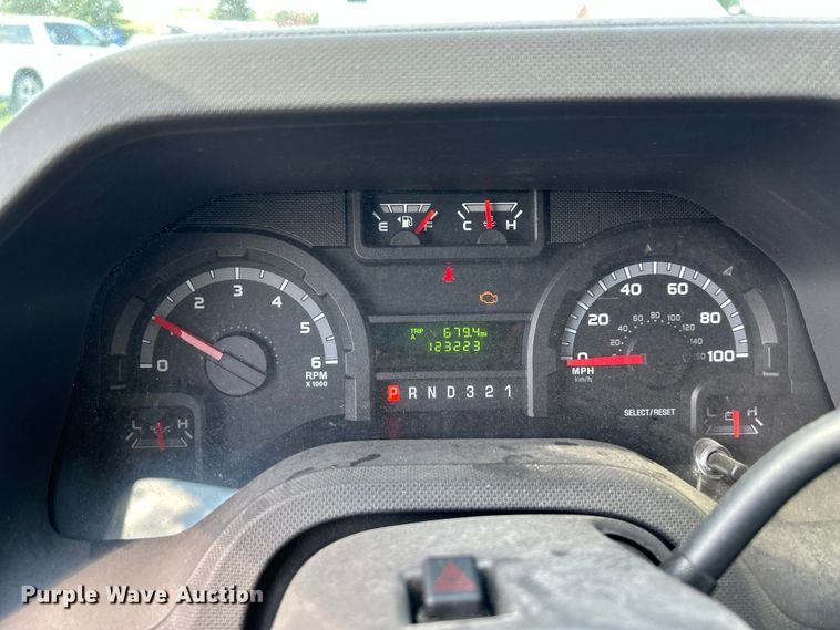image for item NM9840 2009 Ford E-450 shuttle bus