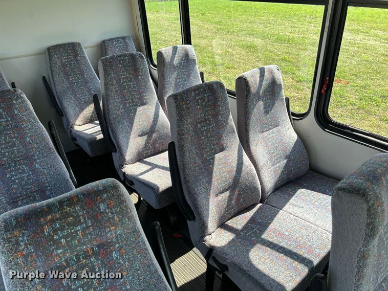 image for item NM9840 2009 Ford E-450 shuttle bus