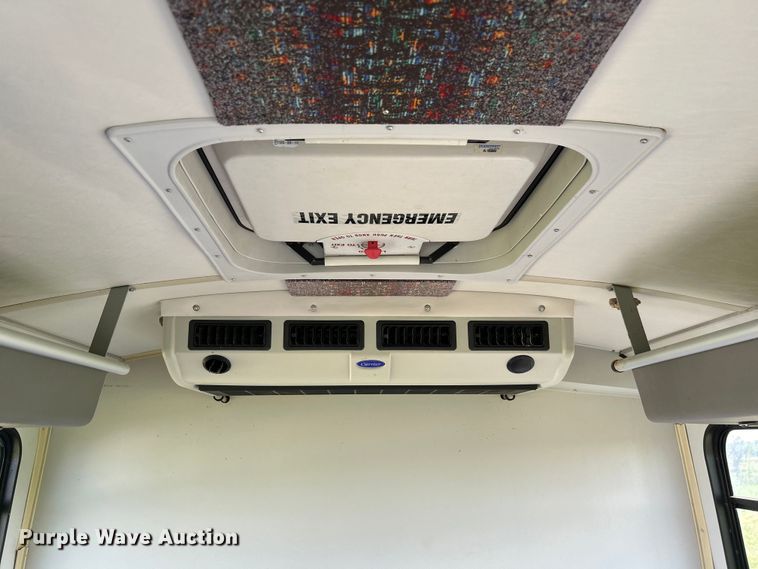 image for item NM9840 2009 Ford E-450 shuttle bus