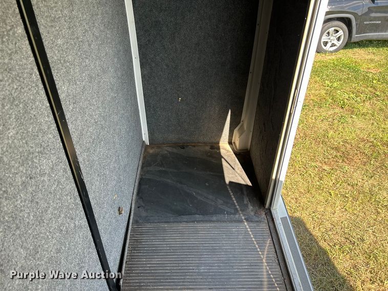 image for item NM9840 2009 Ford E-450 shuttle bus