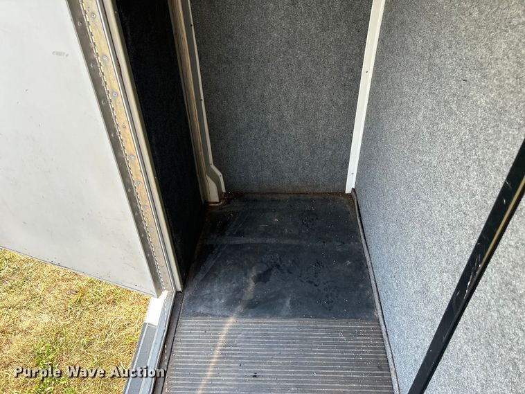 image for item NM9840 2009 Ford E-450 shuttle bus