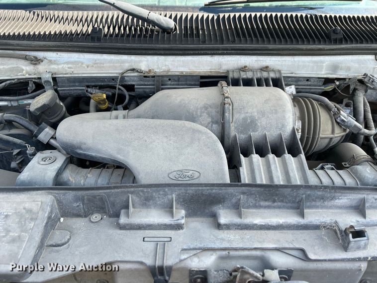 image for item NM9840 2009 Ford E-450 shuttle bus
