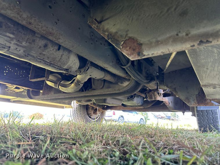 image for item NM9840 2009 Ford E-450 shuttle bus