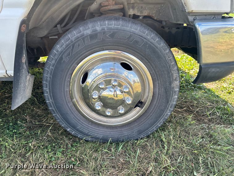 image for item NM9840 2009 Ford E-450 shuttle bus