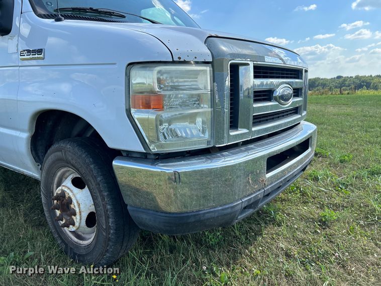 image for item NM9841 2008 Ford E350 box truck