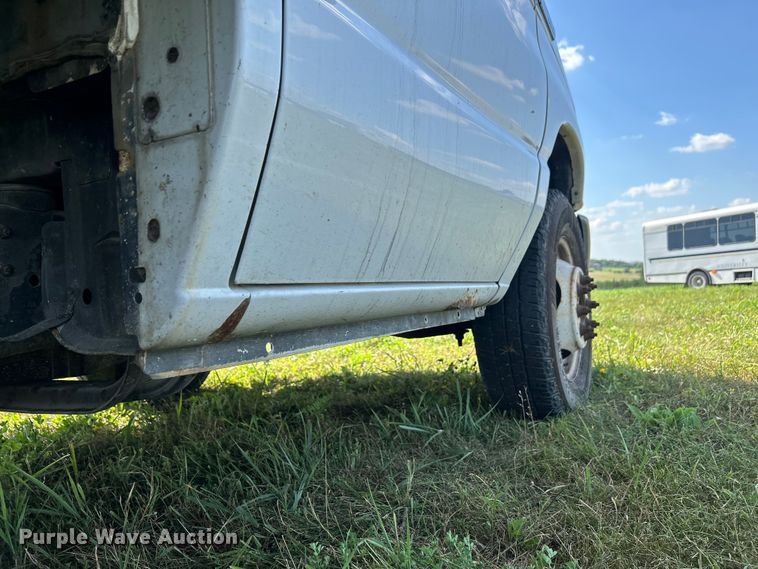 image for item NM9841 2008 Ford E350 box truck