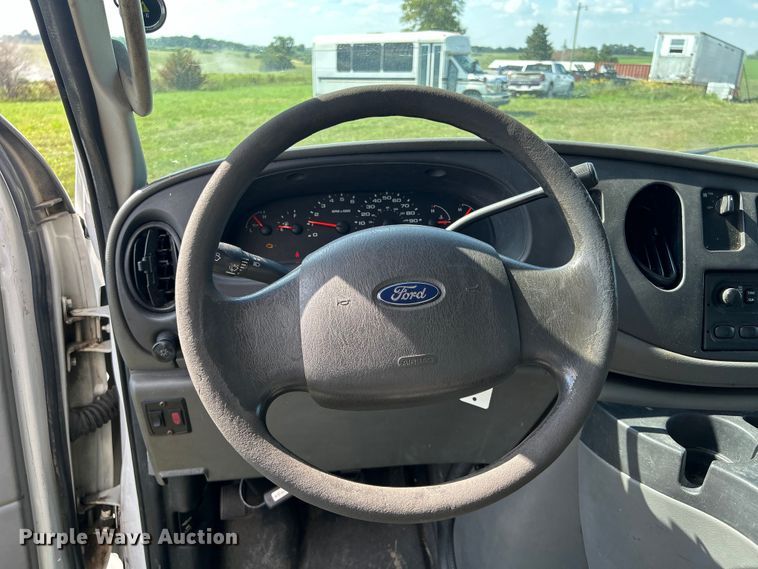 image for item NM9841 2008 Ford E350 box truck