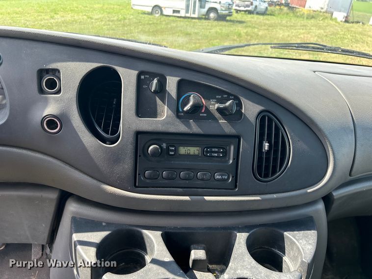 image for item NM9841 2008 Ford E350 box truck