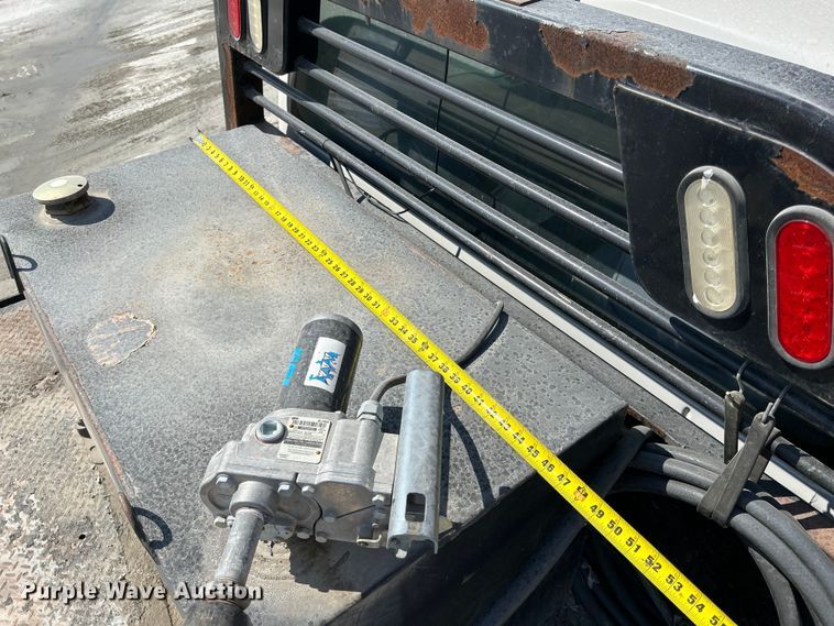 image for item NM9860 2016 Ford F550 flatbed truck
