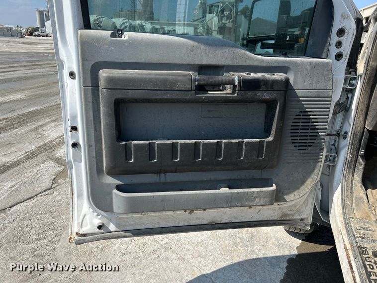 image for item NM9860 2016 Ford F550 flatbed truck