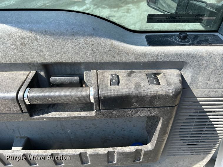 image for item NM9860 2016 Ford F550 flatbed truck