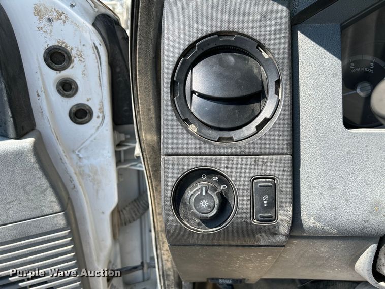 image for item NM9860 2016 Ford F550 flatbed truck
