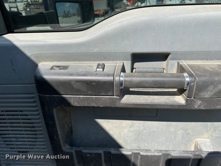 image for item NM9860 2016 Ford F550 flatbed truck