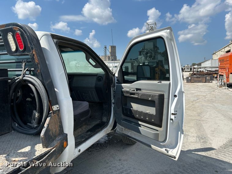 image for item NM9860 2016 Ford F550 flatbed truck