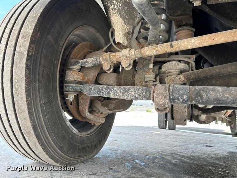 image for item NM9860 2016 Ford F550 flatbed truck