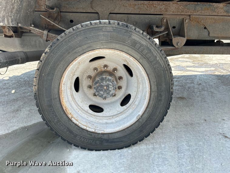 image for item NM9860 2016 Ford F550 flatbed truck