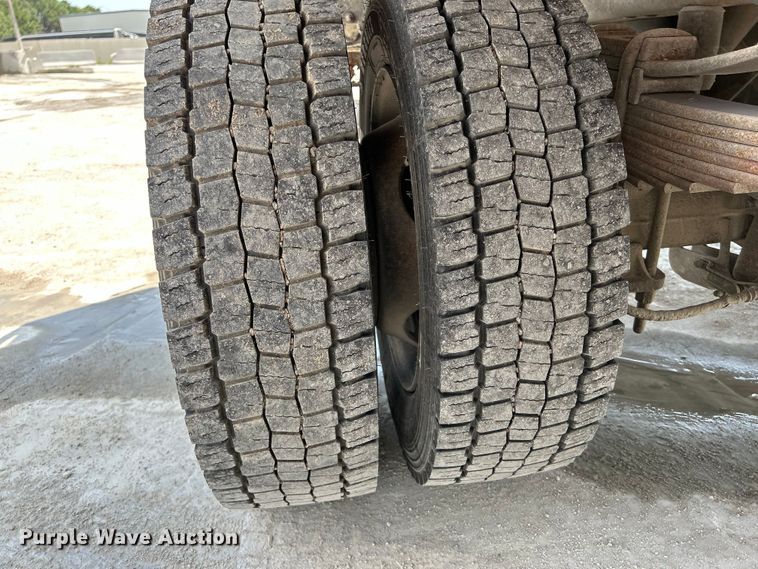 image for item NM9860 2016 Ford F550 flatbed truck