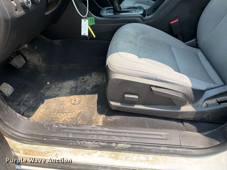 image for item YA3368 2020 Chevrolet Colorado Crew Cab pickup truck