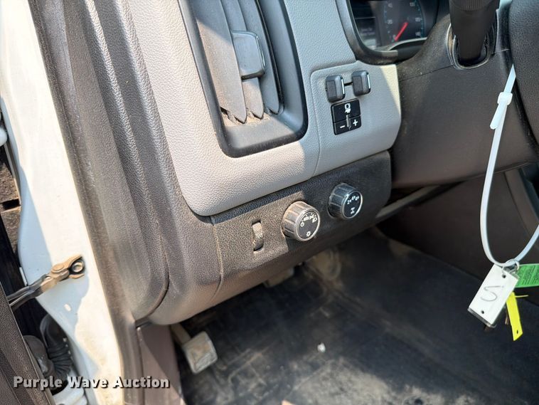 image for item YA3368 2020 Chevrolet Colorado Crew Cab pickup truck