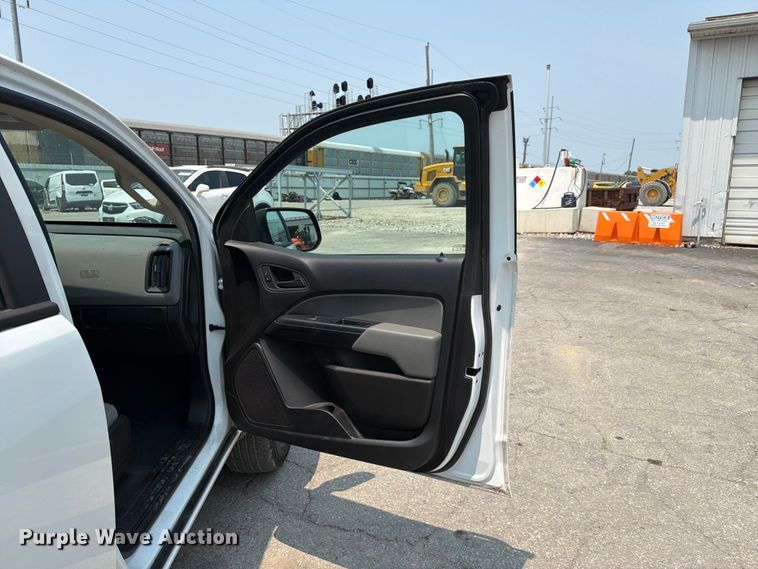image for item YA3368 2020 Chevrolet Colorado Crew Cab pickup truck