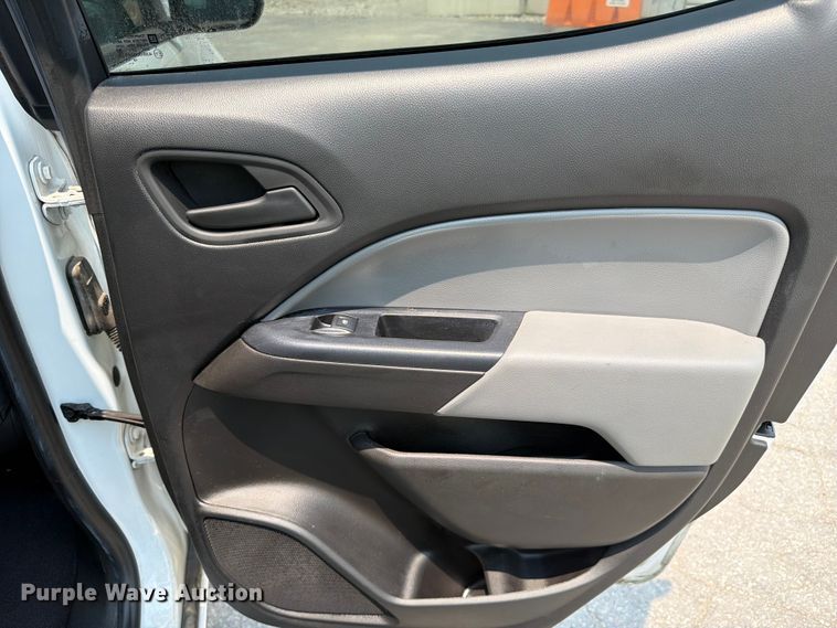 image for item YA3368 2020 Chevrolet Colorado Crew Cab pickup truck