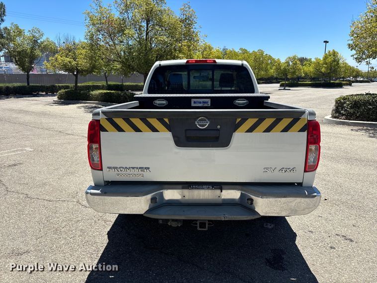 image for item YA3836 2016 Nissan Frontier Crew Cab pickup truck