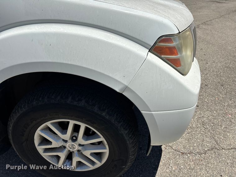image for item YA3836 2016 Nissan Frontier Crew Cab pickup truck